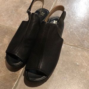 Comfortable Naturalizer sandals